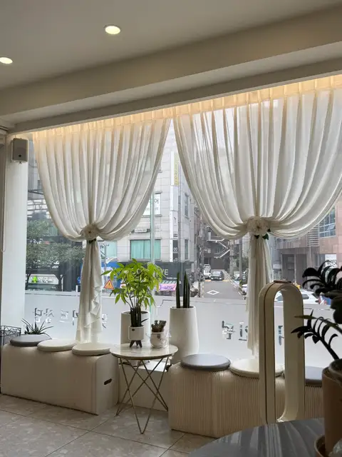살롱드바이퍼스트 성신여대역본점 사진 1