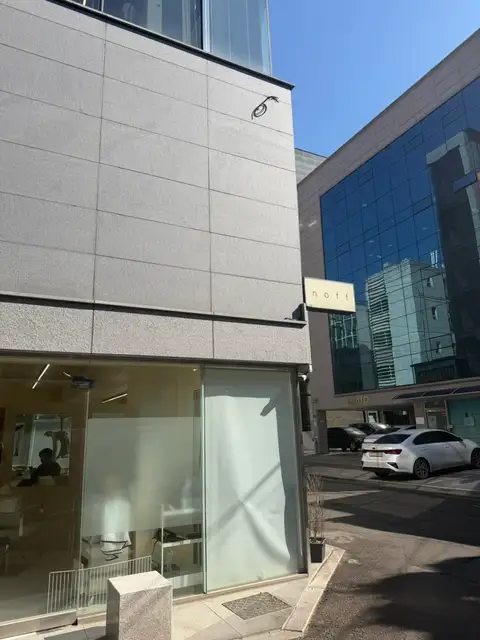앤오프 홍대점 사진 8