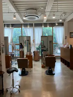 드웰헤어 홍대입구역점 사진